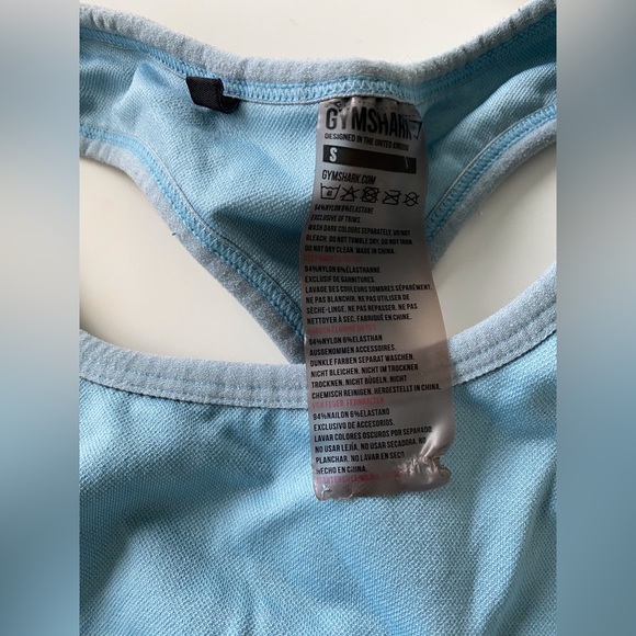Gymshark sports bra/cropped shirt, turquoise, size small. Lightly used - Picture 3 of 3